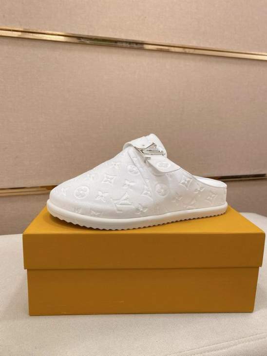 Picture of Louis Vuitton Slippers _SKULVsz38-44hnq0902873